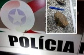 Indivíduo embriagado é preso após atacar viatura da Polícia Militar