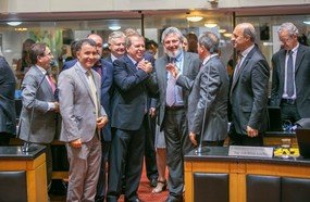 Assembleia Legislativa acaba com aposentadoria de ex-governadores