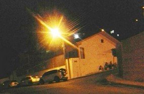Pais passam a noite na fila para garantir vaga em creches