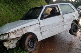 Veículo roda na pista após aquaplanar na BR-282