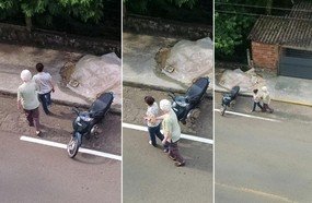 Idosa precisa desviar material de construção que ocupa calçada
