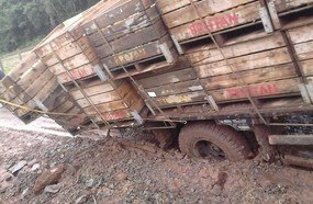 Caminhão atola em Tangará: trecho havia recebido melhorias