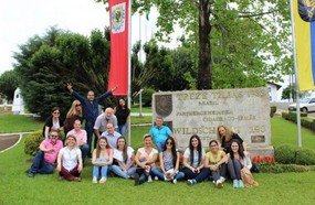 Missão Argentina visita empresa de Treze Tílias